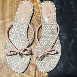 Kate Spade Pink & Cream Flip Flops with Gold Charms.  Sz 10